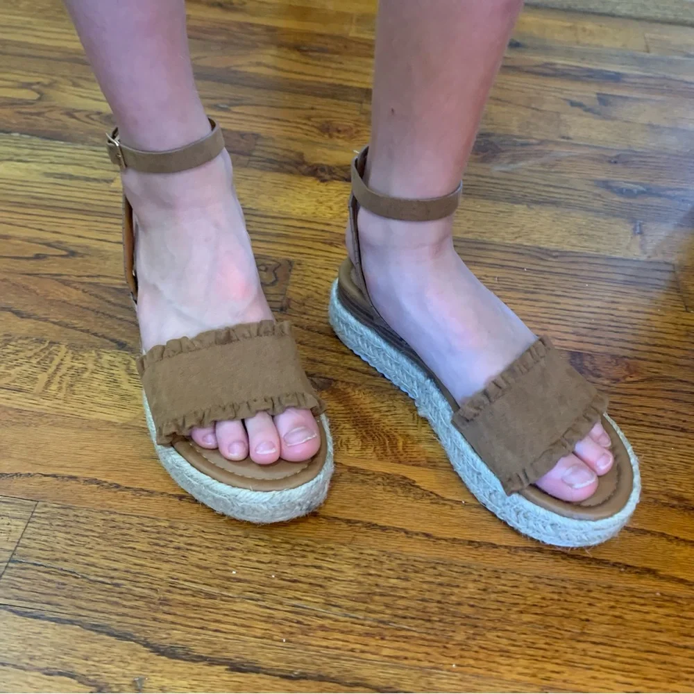 Pierre Dumas Strap Espadrilles Platform Summer Casual Wedges Sandals Shoes
Girls - Picture 3 of 16